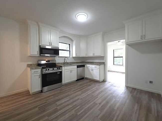 Photo - 1010 W Rusk St