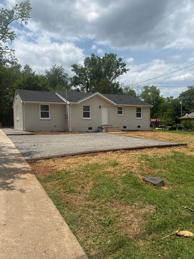 Building Photo - 806 Brookfield Dr
