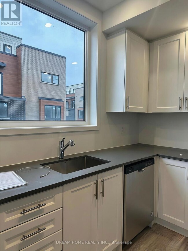 Photo - 22 Lytham Grn Cir