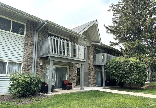 Building Photo - 10S771 Clarendon Hills Rd Unit 107 Rental