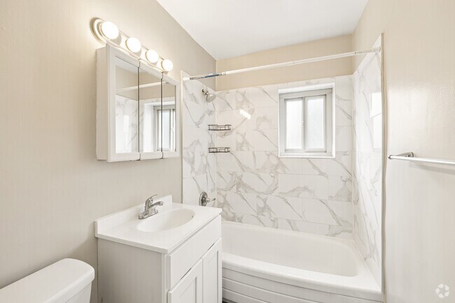 1BR, 1BA - 638SF - Bathroom