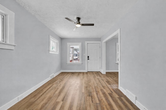 Photo - 1728 Hillview Rd