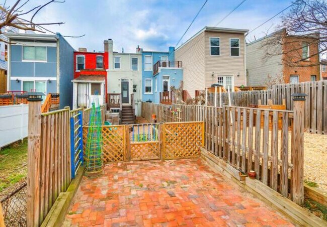 Photo - 733 18th St NE