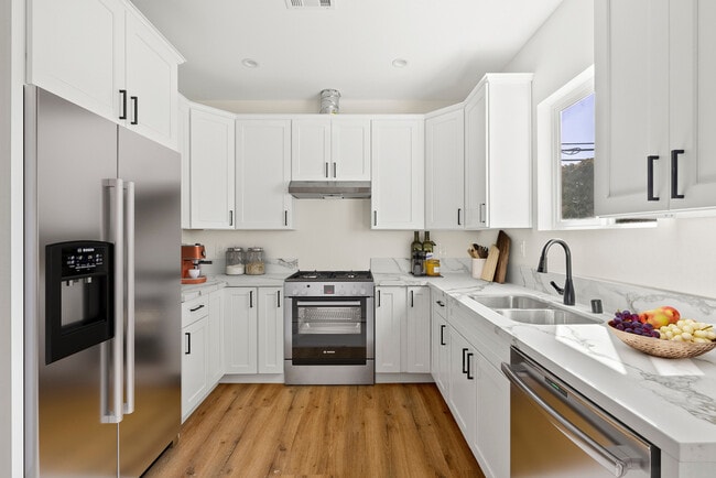 Photo - 3045 S Bronson Ave