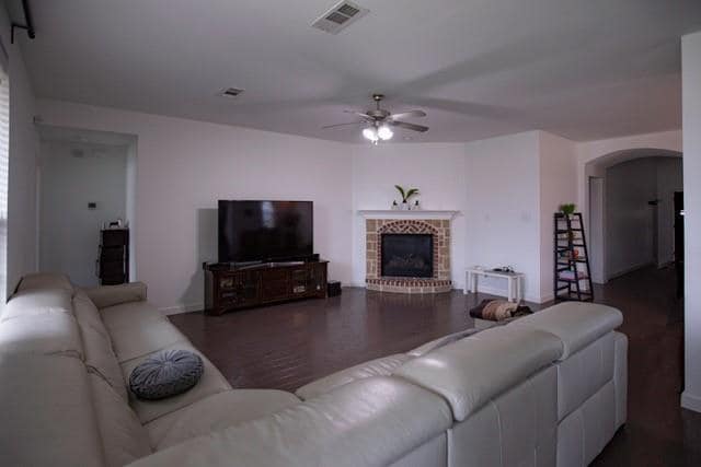 Photo - 404 Barnstorm Dr