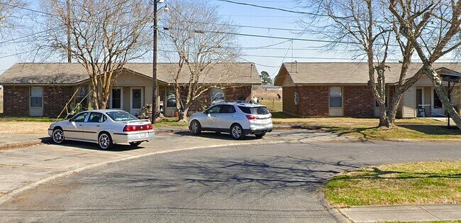 Photo - 425 Memorial Dr