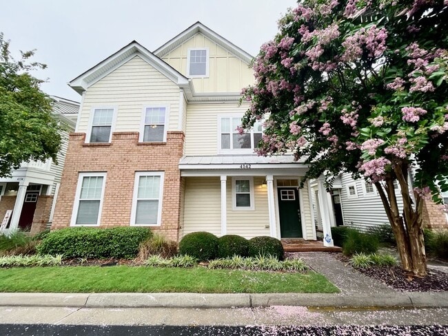 Building Photo - Spacious Condo - Waterfront Community - Av...