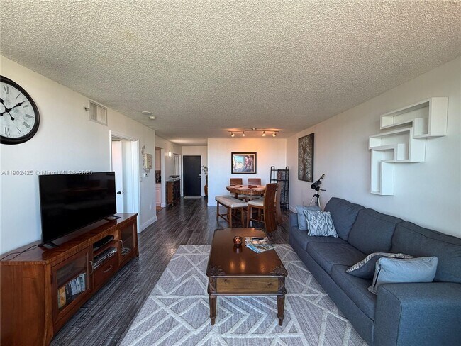 Photo - 90 Alton Rd Unidad 605