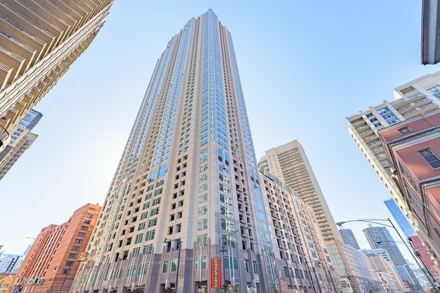 Building Photo - 33 W Ontario St Unit 46C Rental