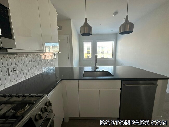 Building Photo - 152 Liverpool St Rental