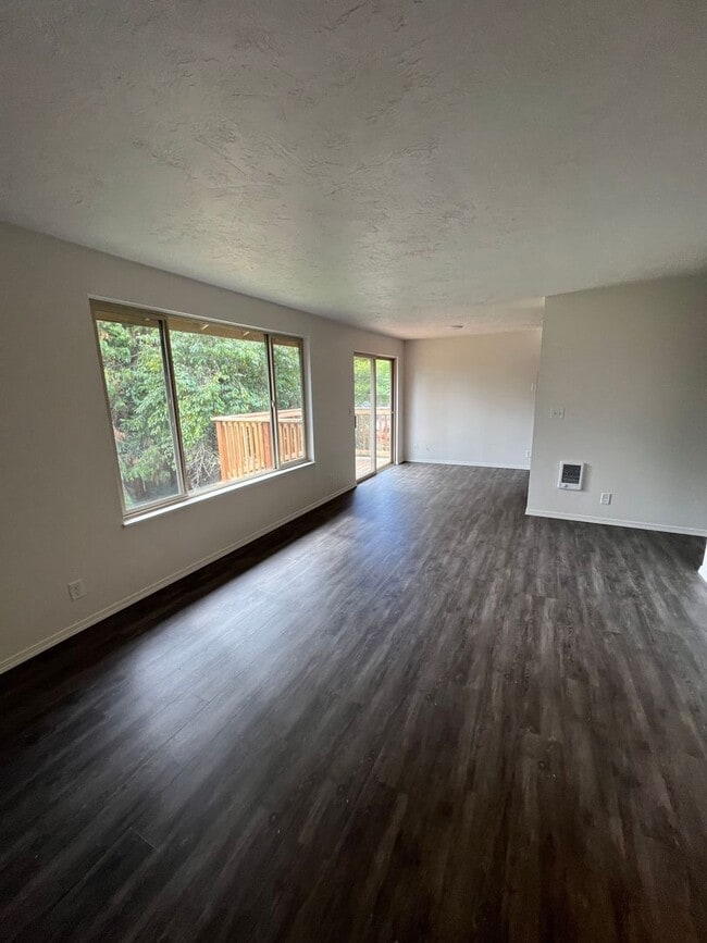 Building Photo - 850 W 12th Ave Unit #3