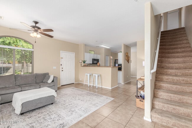 Photo - 457 N 169th Ave