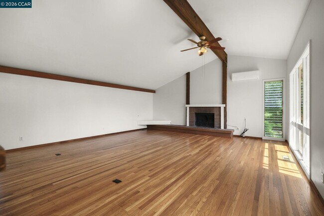 Photo - 165 Topaz Ln