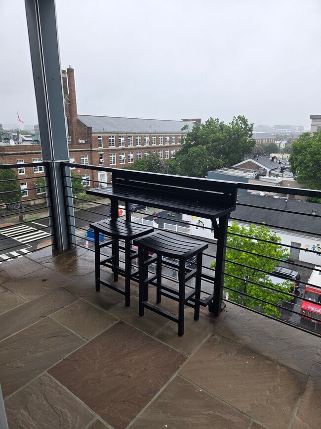 Private walk out balcony - 1013 V St NW Unidad 3