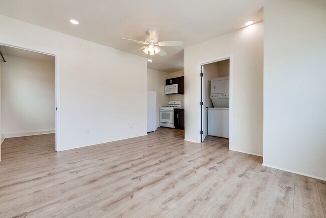 843-843B Valley Village