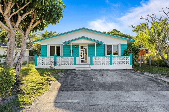 Building Photo - Comfortable Oakland Park Living - 3BR with Outdoor Space