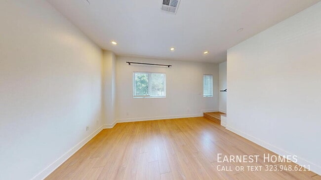 Photo - 147 1/2 Roselake Avenue-
