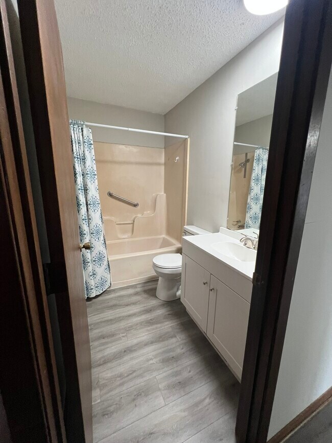 Photo - 105 N 3rd St