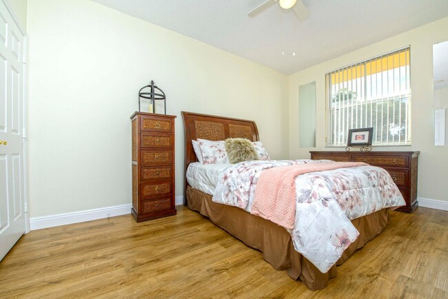 Photo - 2080 Greenview Shores Blvd Unit 414