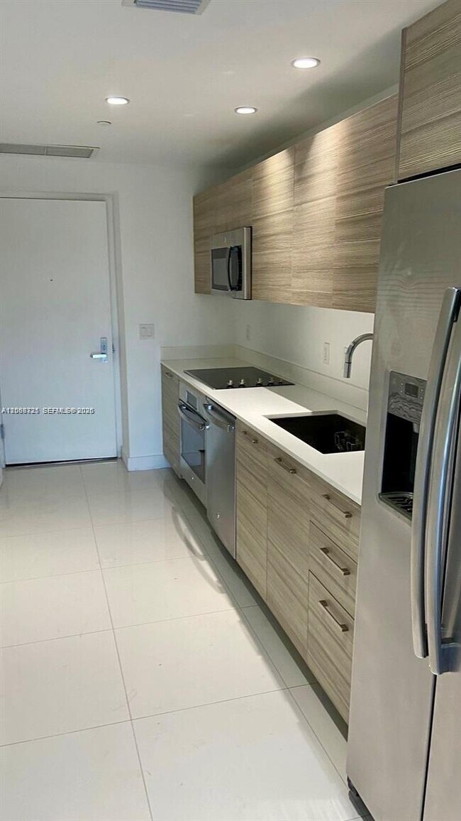 Photo - 121 NE 34th St Unit 915