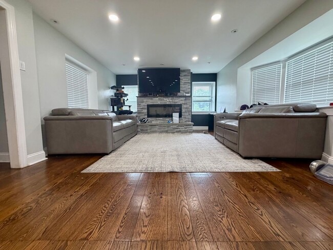 Photo - Stunning Home in Rolling Green Neighborhood of Springfield Township. Available in Mid-September!