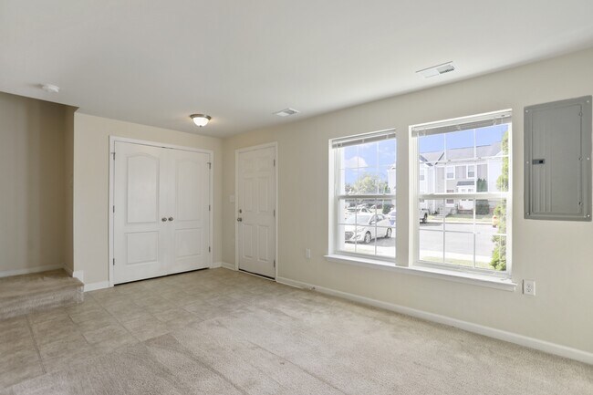 Photo - 18 Chillingham Ct