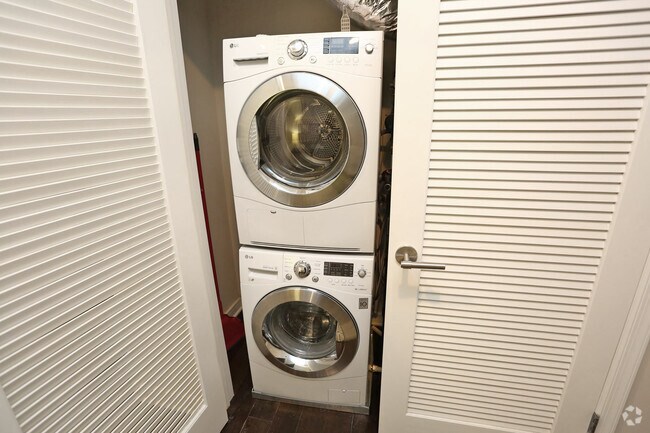 1BR,1BA,- 546 SF - In-unit Laundry
