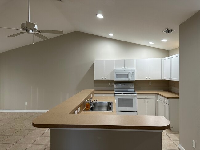 Photo - 558 SE 5th Ave