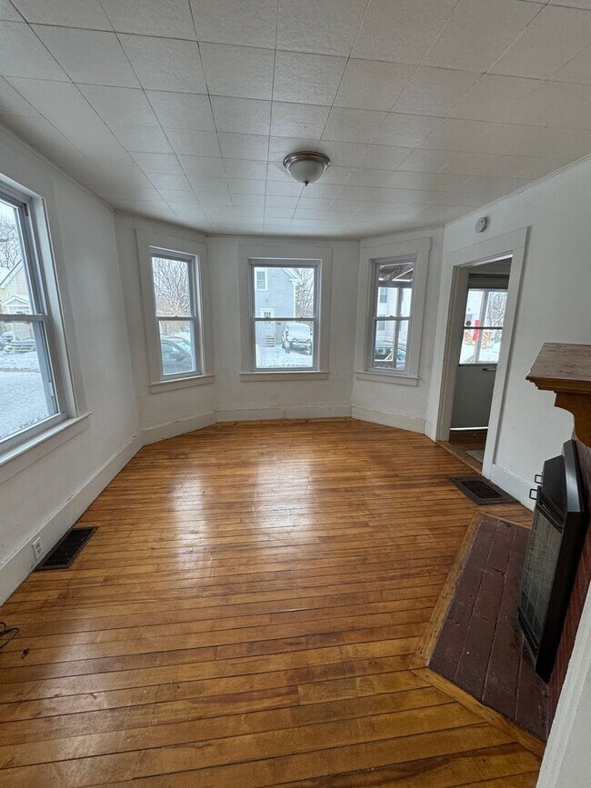 Photo - 29 Court St Unidad A