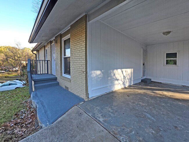 Photo - 2332 Baywood Dr SE