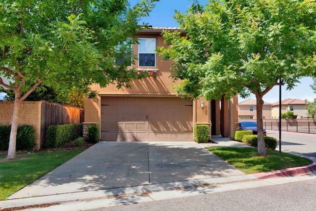 Photo - 1446 Sundial Way