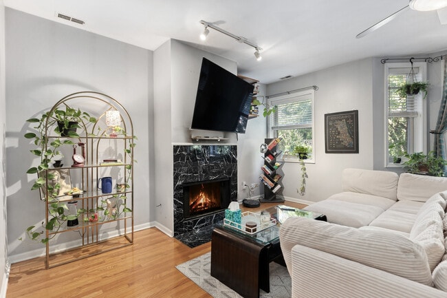 Photo - 1522 N Bosworth Ave Unit 2
