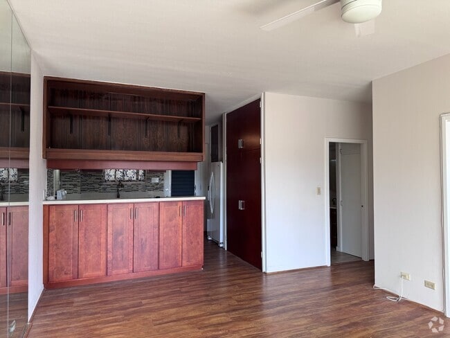 Building Photo - Near to Kapahulu Avenue Rental