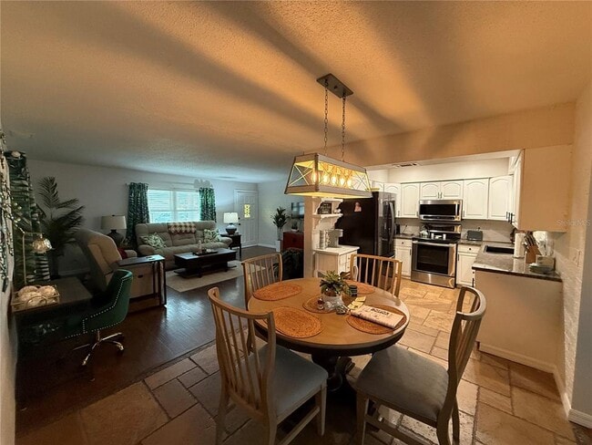 Photo - 205 S Ebb Way