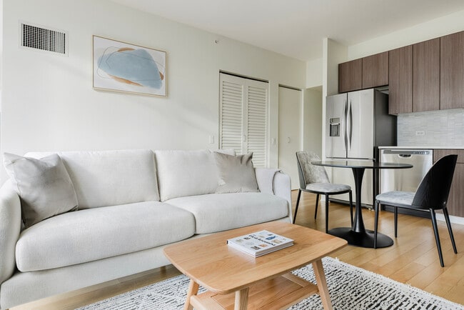 Photo - 340 E North Water St Unidad FL16-ID1419