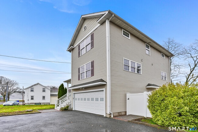 Photo - 1180 Main St