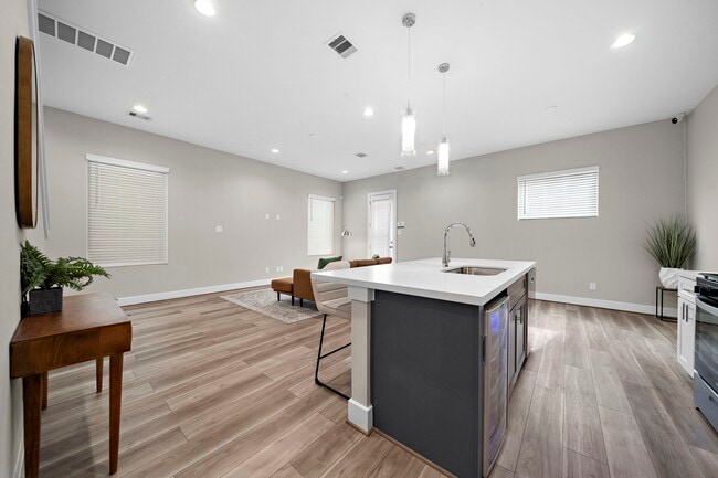 Photo - 8322 Curry Rd