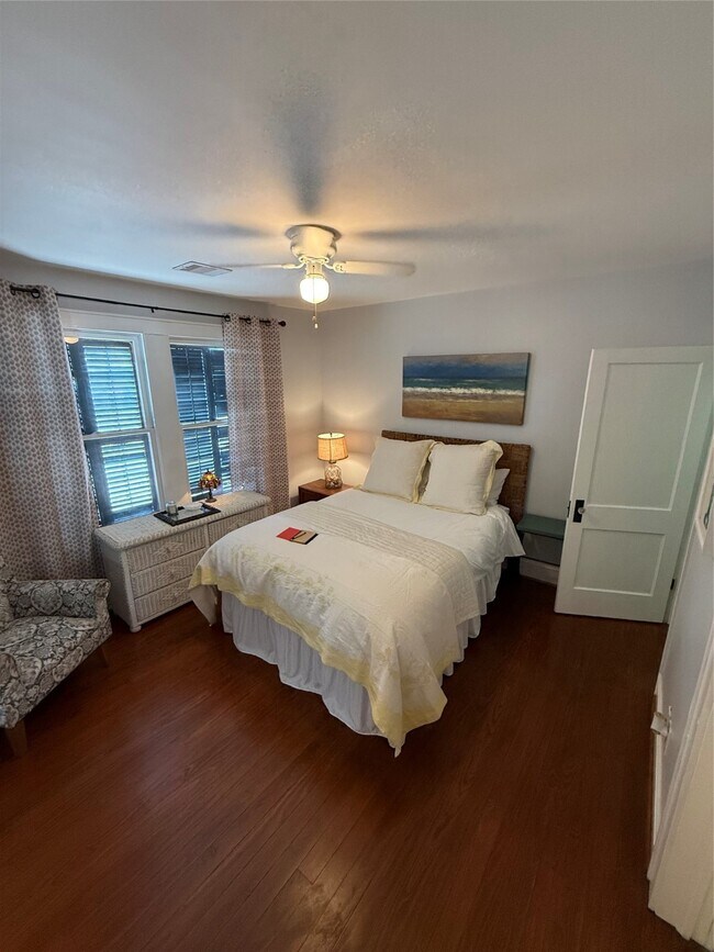 Photo - 2007 Avenue M