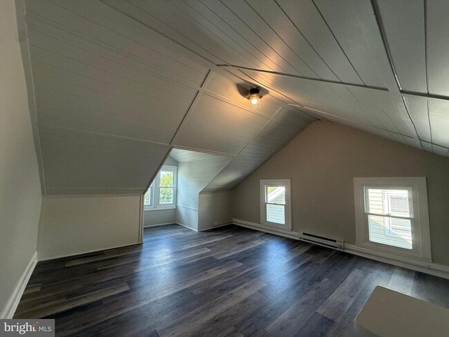 Photo - 412 W 1st St