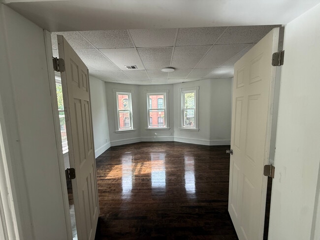 Building Photo - 25 Wyman St Rental
