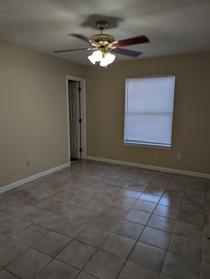 Photo - 2035 Continental Ave