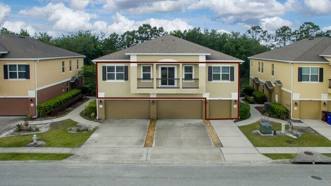 Photo - Elegant condo located in St. Cloud. This 2 bedrooms 2 baths unit has a 1 car garage