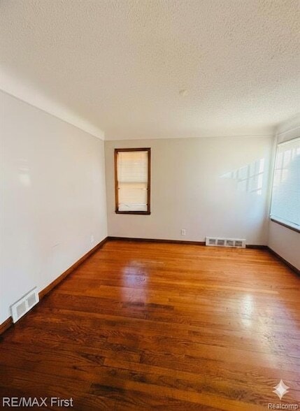 Photo - 15625 Bringard Dr