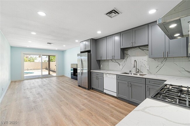 Photo - 3740 Lillo St