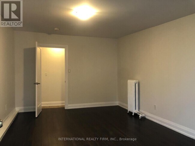 Photo - 1262 Bloor St W