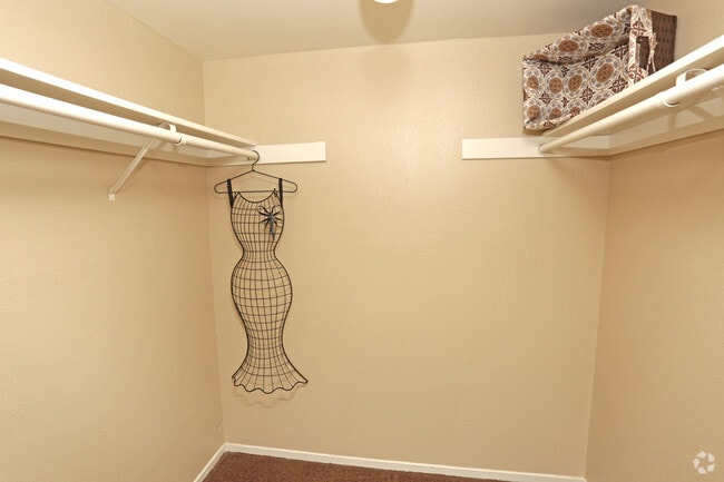 Walk-In Closet - The Lexington