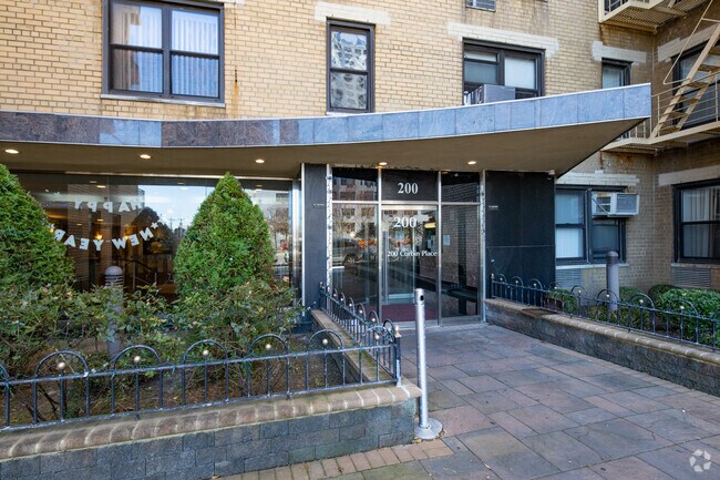 Entrada - 200 Corbin Pl