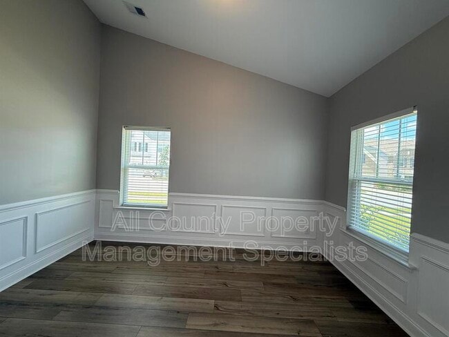 Photo - 333 Underhill Dr
