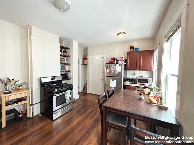 18 Romsey St
