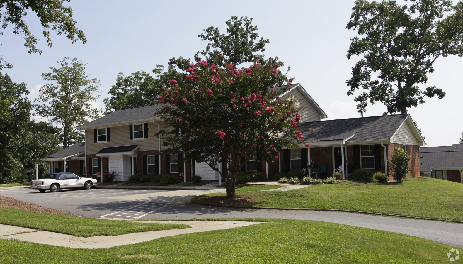 Photo - Bon Aire Apartments